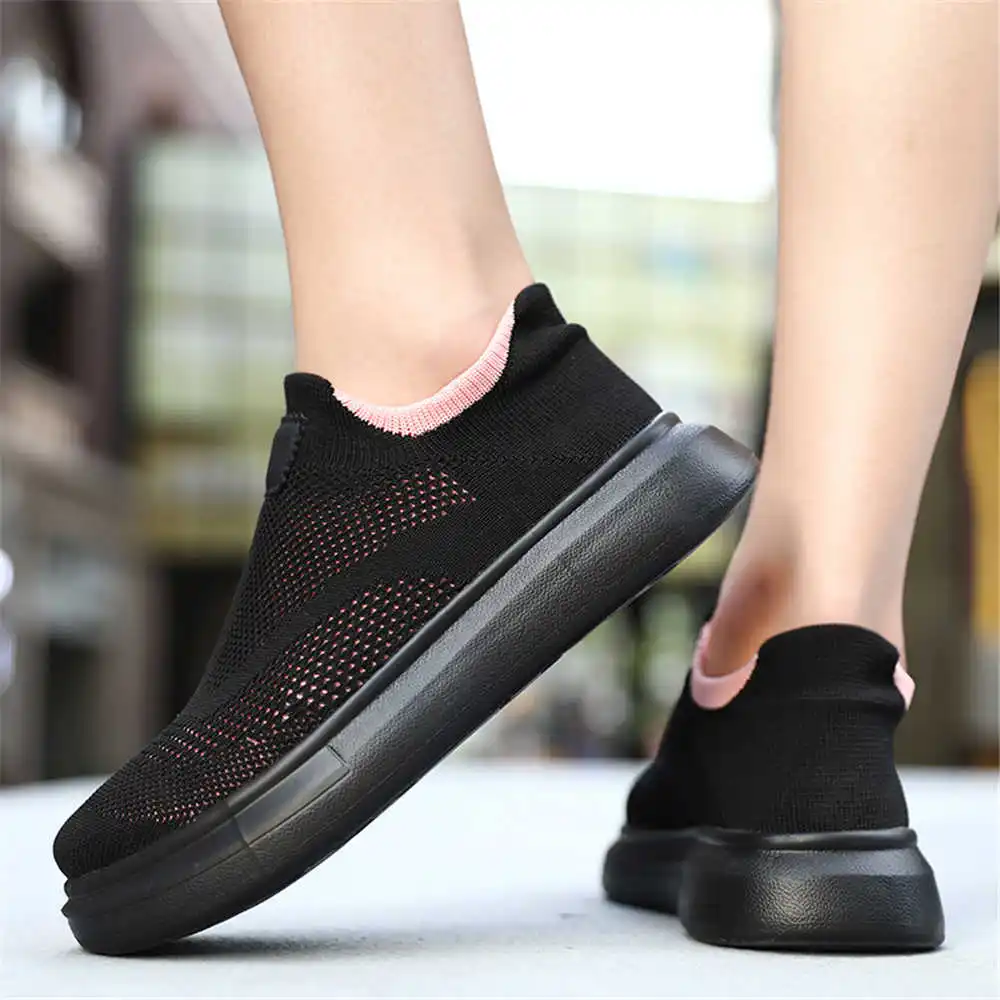 Luxury Lifestyle Travel - Plattform Strümpfe braune Schuhe für Frau